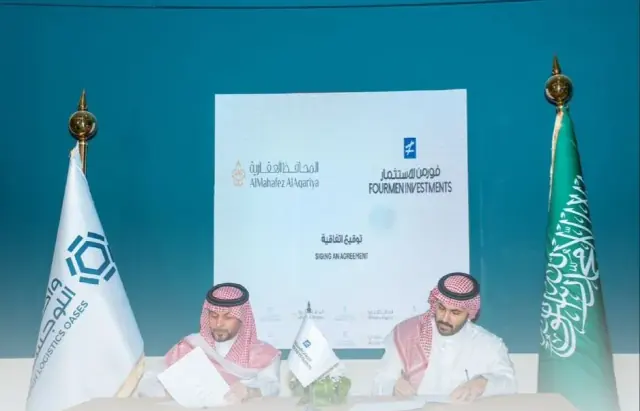 Fourmen Investments and AlMahafez AlAqaria signing the strategic cooperation agreement for Rabigh Logistics Oases, beneath a screen carrying both marks.